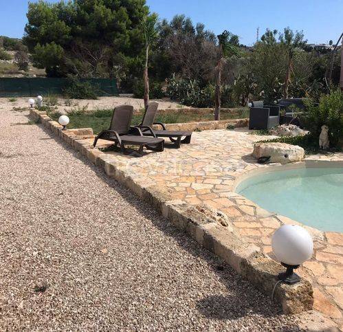 casa indipendente in vendita a Castrignano del Capo in zona Santa Maria di Leuca