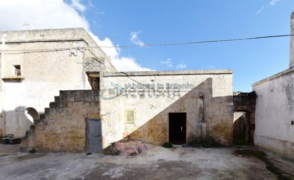quadrivano in vendita a Castrignano del Capo in zona Giuliano di Lecce