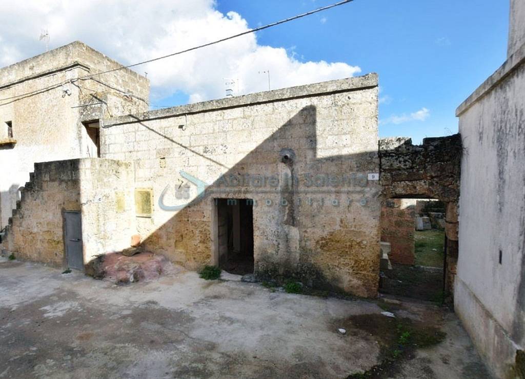 casa indipendente in vendita a Castrignano del Capo in zona Giuliano di Lecce