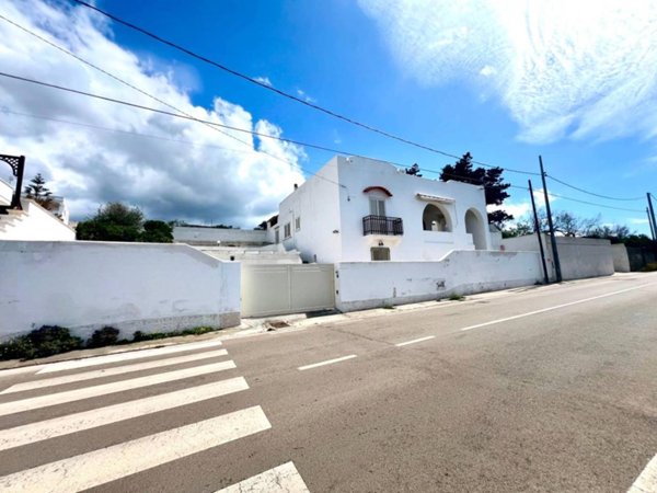 casa indipendente in vendita a Castrignano del Capo in zona Santa Maria di Leuca