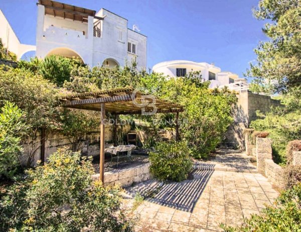 casa indipendente in vendita a Castrignano del Capo in zona Santa Maria di Leuca