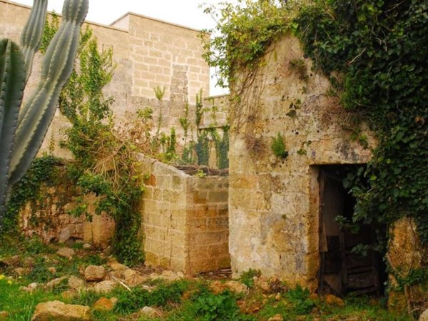 casa indipendente in vendita a Castrignano del Capo in zona Giuliano di Lecce