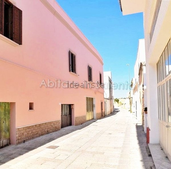 casa indipendente in vendita a Castrignano del Capo in zona Giuliano di Lecce