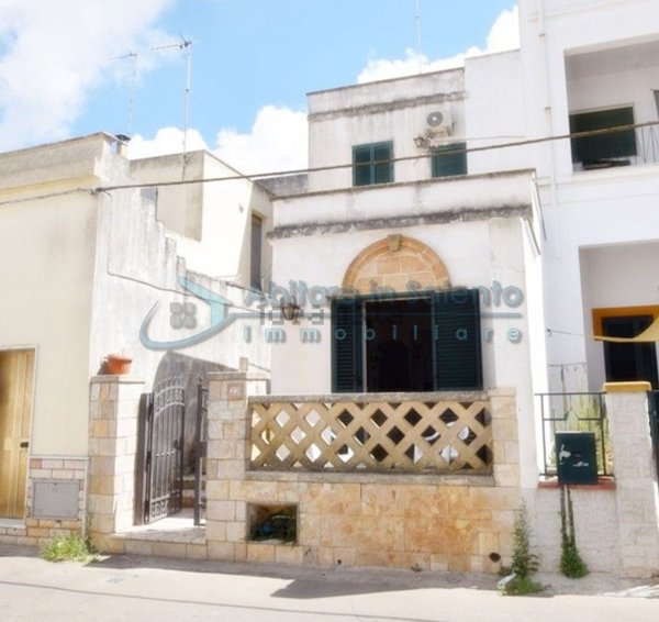 casa indipendente in vendita a Castrignano del Capo in zona Salignano