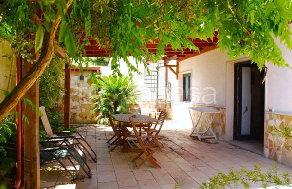 casa indipendente in vendita a Castrignano del Capo in zona Santa Maria di Leuca