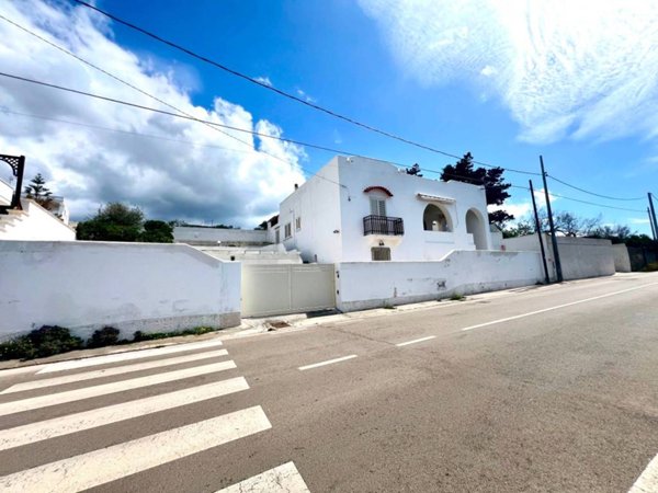 casa indipendente in vendita a Castrignano del Capo in zona Santa Maria di Leuca