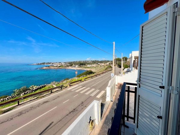 casa indipendente in vendita a Castrignano del Capo in zona Santa Maria di Leuca