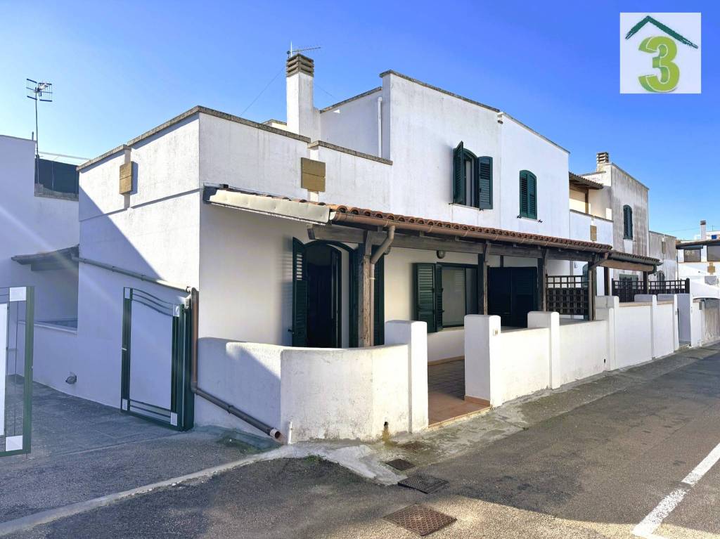 casa indipendente in vendita a Castrignano del Capo in zona Santa Maria di Leuca
