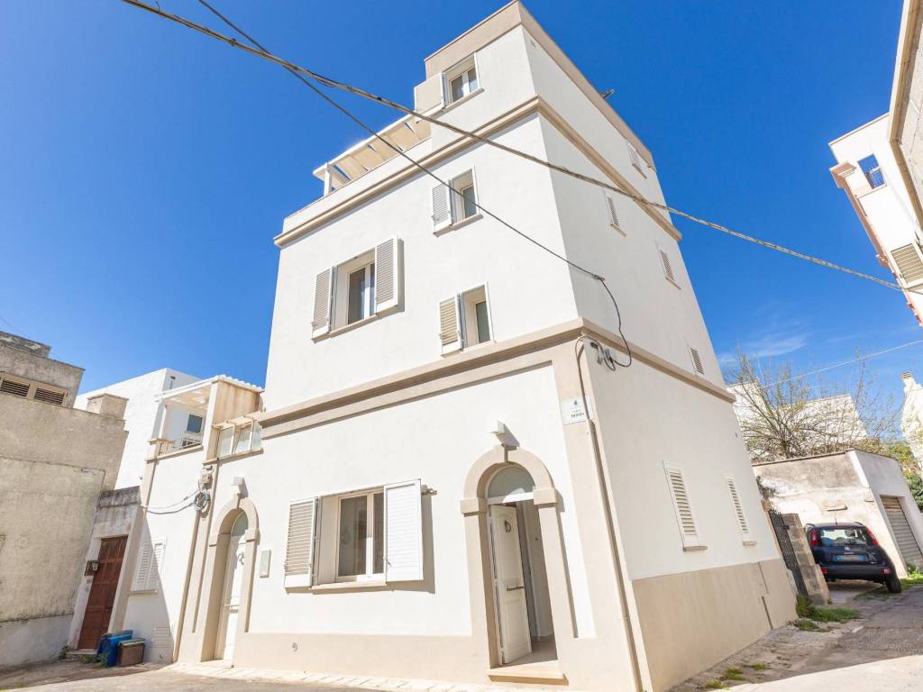 casa indipendente in vendita a Castrignano del Capo in zona Santa Maria di Leuca
