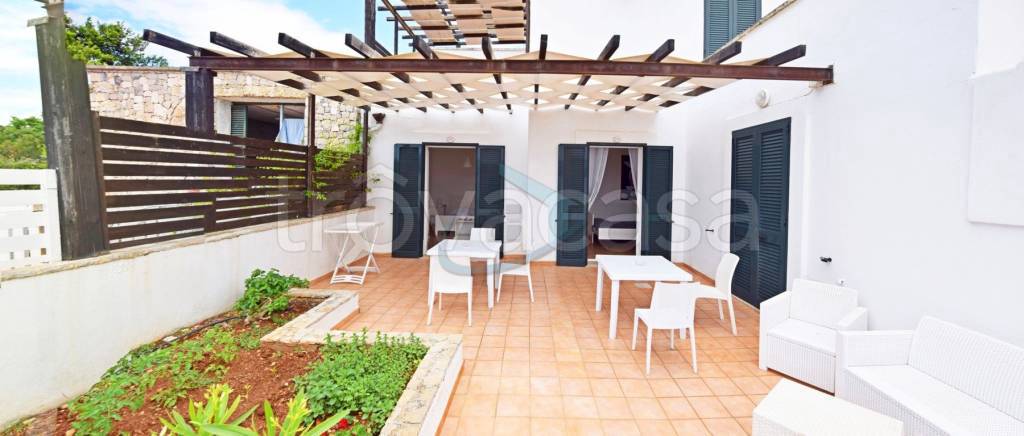 appartamento in vendita a Castrignano del Capo in zona Santa Maria di Leuca