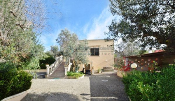 casa indipendente in vendita a Castrignano del Capo in zona Santa Maria di Leuca