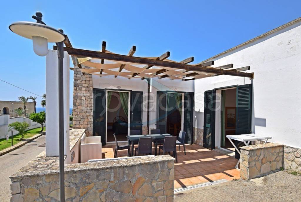 appartamento in vendita a Castrignano del Capo in zona Santa Maria di Leuca