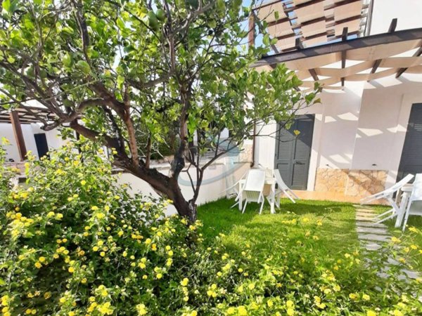 appartamento in vendita a Castrignano del Capo in zona Santa Maria di Leuca