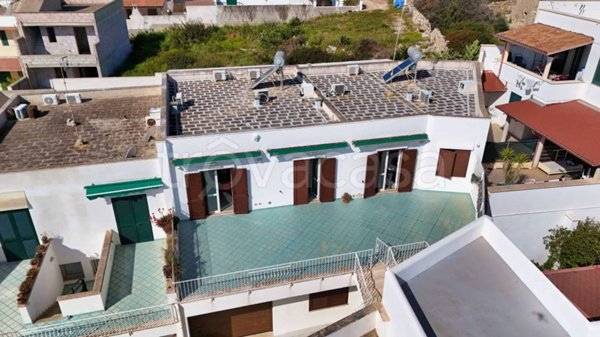 casa indipendente in vendita a Castrignano del Capo in zona Santa Maria di Leuca
