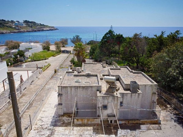 casa indipendente in vendita a Castrignano del Capo in zona Santa Maria di Leuca