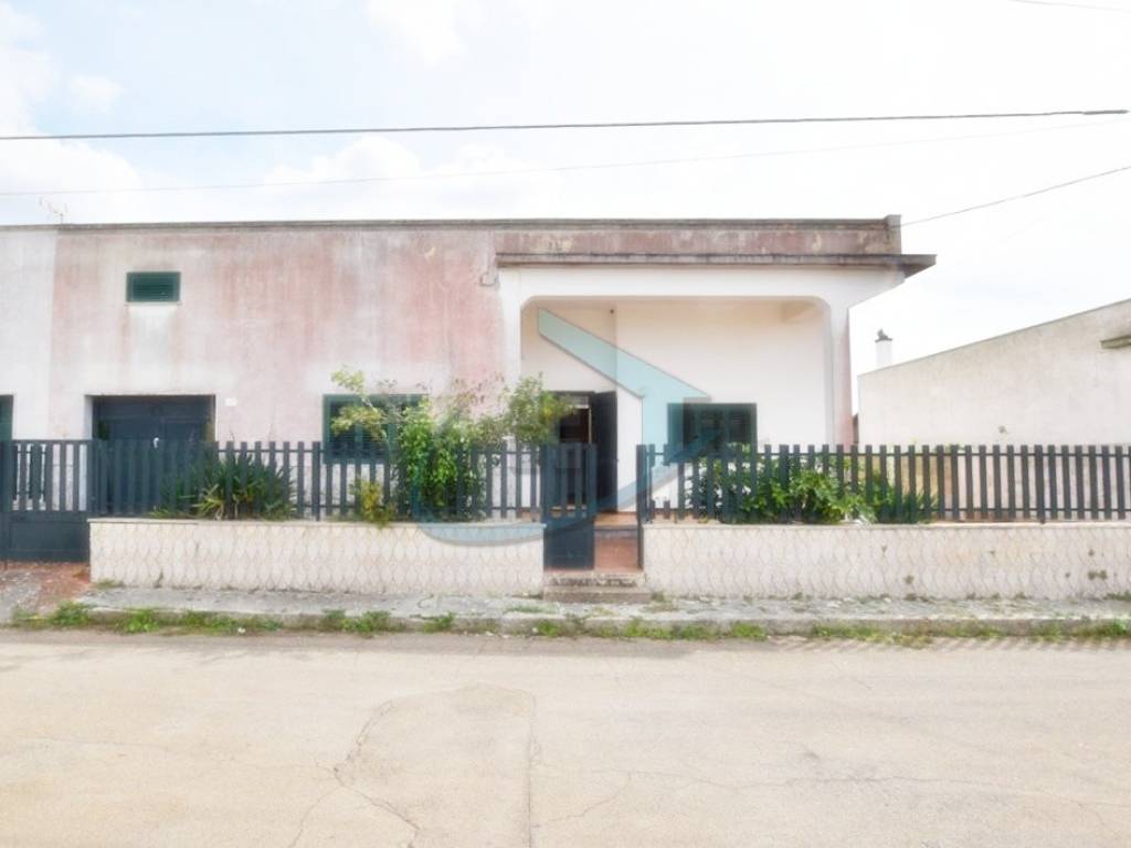 casa indipendente in vendita a Castrignano del Capo in zona Giuliano di Lecce