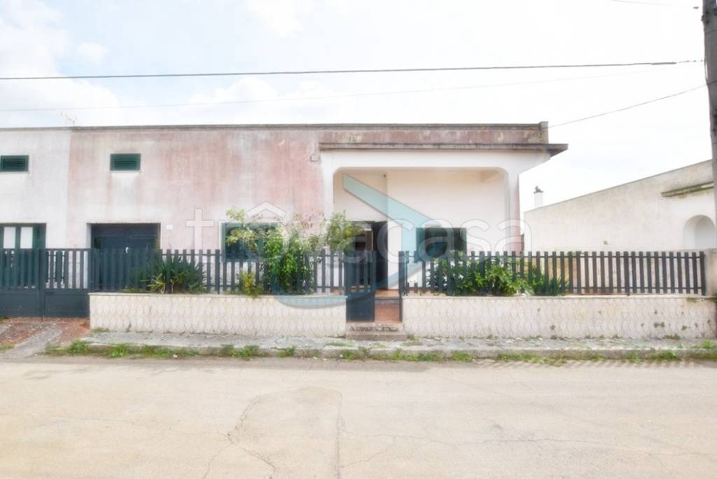 casa indipendente in vendita a Castrignano del Capo in zona Giuliano di Lecce