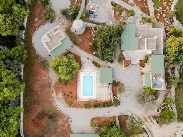 casa indipendente in vendita a Castrignano del Capo in zona Santa Maria di Leuca