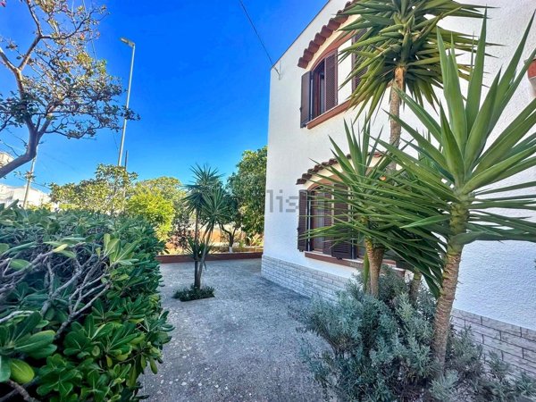 casa indipendente in vendita a Castrignano del Capo