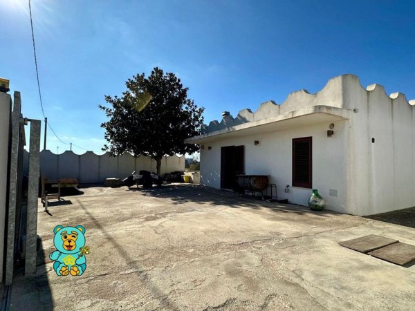 casa indipendente in vendita a Castrignano del Capo in zona Santa Maria di Leuca