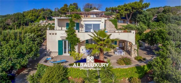 casa indipendente in vendita a Castrignano del Capo