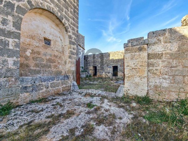 intera palazzina in vendita a Castrignano del Capo