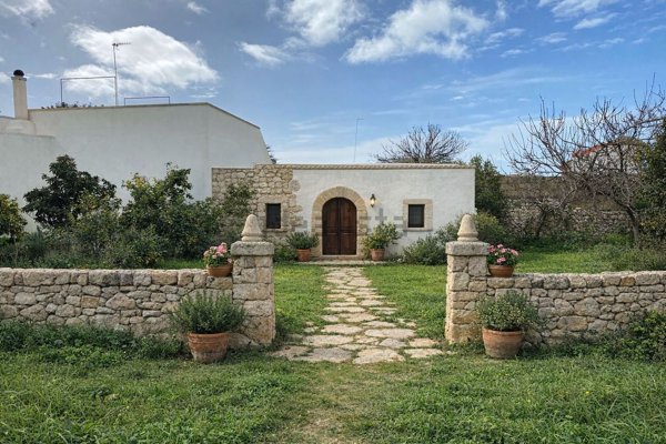 casa indipendente in vendita a Castrignano del Capo in zona Santa Maria di Leuca