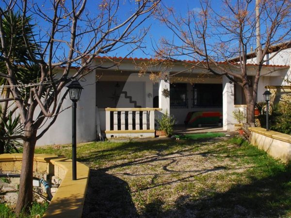 casa indipendente in vendita a Castrignano del Capo in zona Santa Maria di Leuca