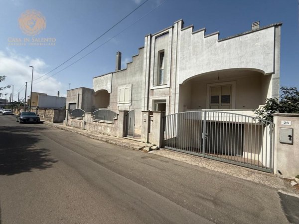 casa indipendente in vendita a Castrignano del Capo in zona Santa Maria di Leuca