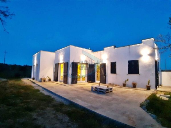 casa indipendente in vendita a Castrignano del Capo in zona Santa Maria di Leuca
