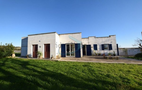 casa indipendente in vendita a Castrignano del Capo in zona Santa Maria di Leuca