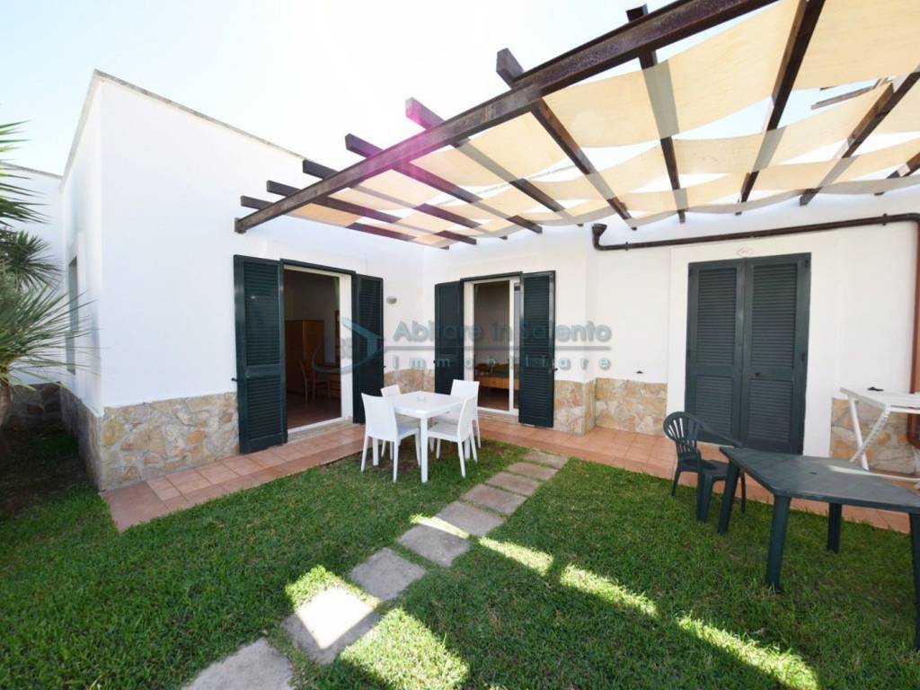 appartamento in vendita a Castrignano del Capo in zona Santa Maria di Leuca