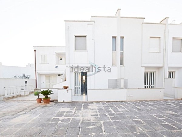 casa indipendente in vendita a Castrignano del Capo in zona Santa Maria di Leuca