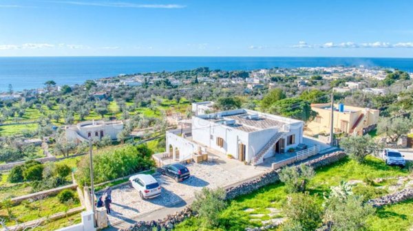 casa indipendente in vendita a Castrignano del Capo