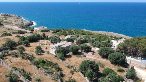 casa indipendente in vendita a Castrignano del Capo in zona Santa Maria di Leuca
