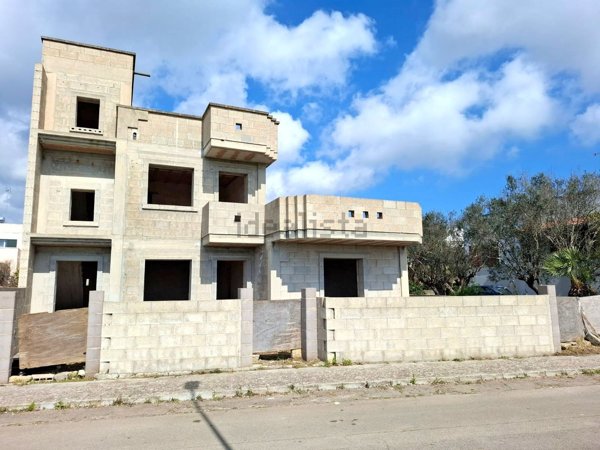 casa indipendente in vendita a Castrignano del Capo in zona Giuliano di Lecce