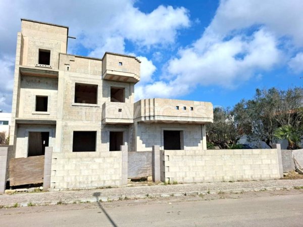 casa indipendente in vendita a Castrignano del Capo in zona Giuliano di Lecce