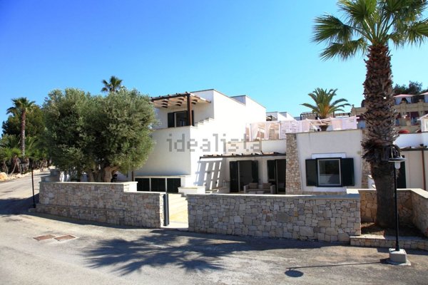 casa indipendente in vendita a Castrignano del Capo