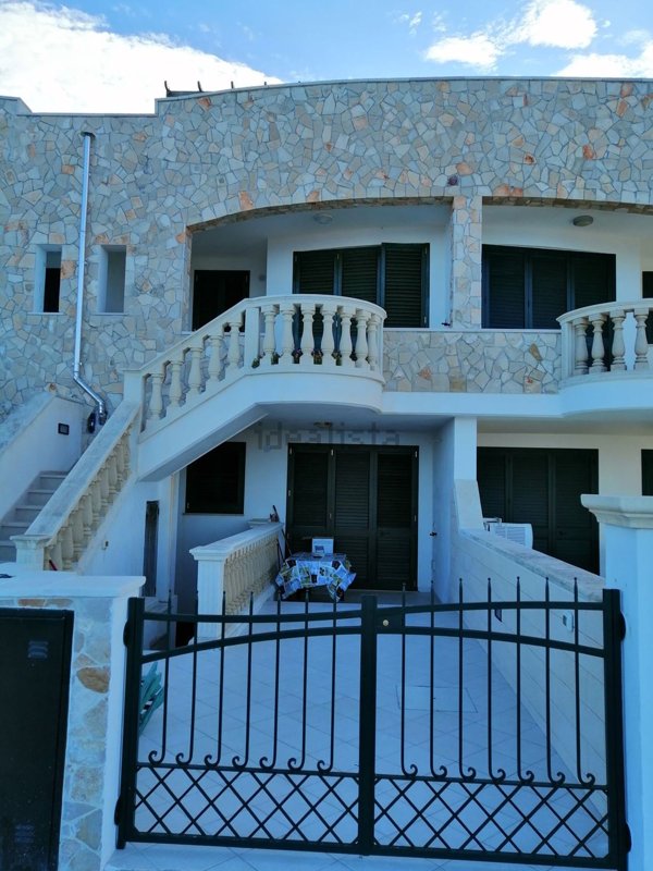 casa indipendente in vendita a Castrignano del Capo in zona Santa Maria di Leuca