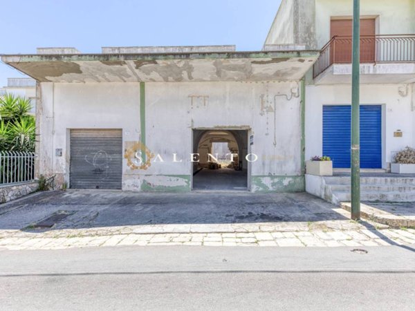 negozio in vendita a Castrignano del Capo