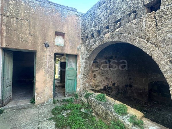 casa indipendente in vendita a Castrignano del Capo in zona Giuliano di Lecce