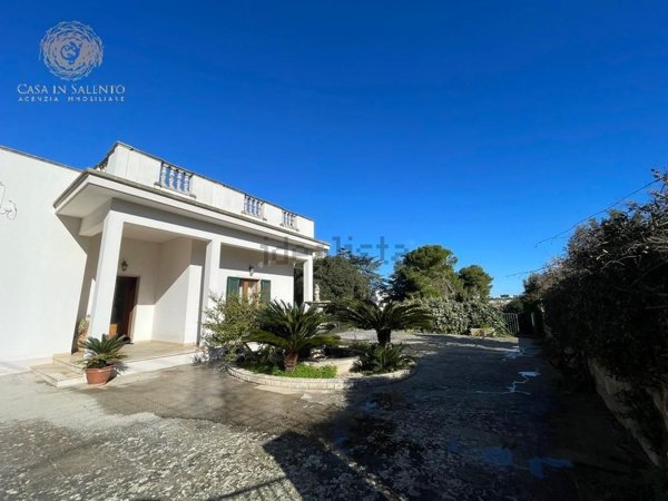 casa indipendente in vendita a Castrignano del Capo in zona Salignano