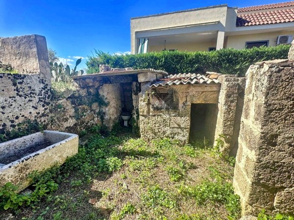 casa indipendente in vendita a Castrignano del Capo