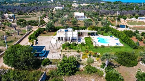 casa indipendente in vendita a Castrignano del Capo in zona Santa Maria di Leuca
