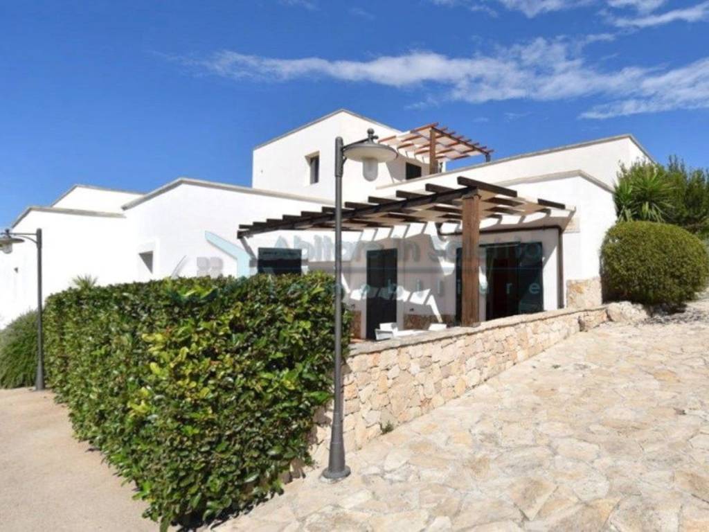 appartamento in vendita a Castrignano del Capo in zona Santa Maria di Leuca