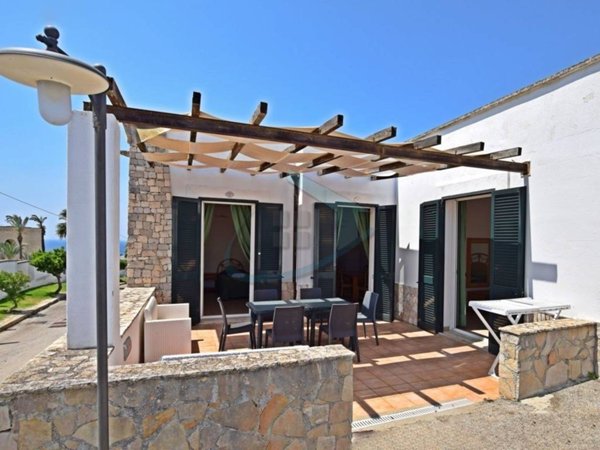 appartamento in vendita a Castrignano del Capo in zona Santa Maria di Leuca