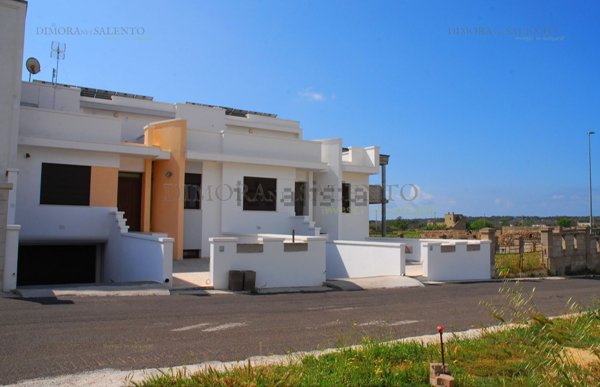 casa indipendente in vendita a Castrignano del Capo