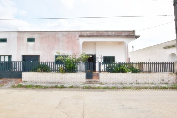 casa indipendente in vendita a Castrignano del Capo in zona Giuliano di Lecce