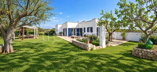 casa indipendente in vendita a Castrignano del Capo in zona Santa Maria di Leuca