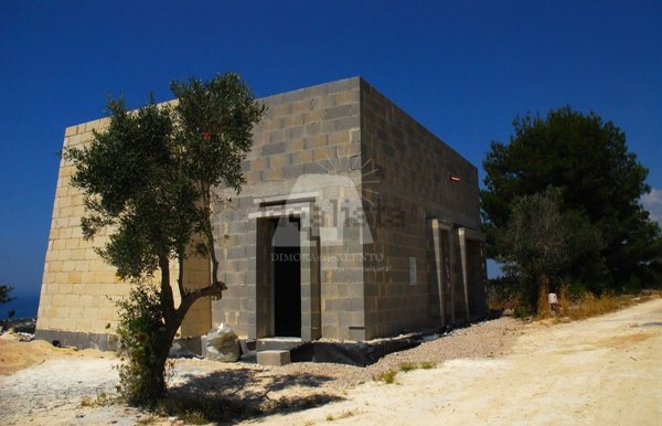 casa indipendente in vendita a Castrignano del Capo in zona Santa Maria di Leuca